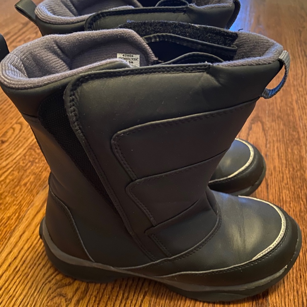 Lands’ End youth snow boots - size 5M